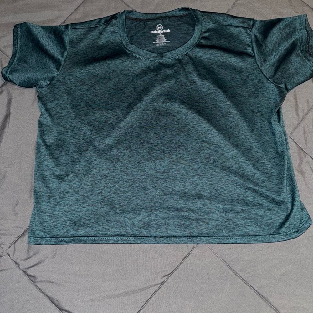 Comfy cropped workout shirt!